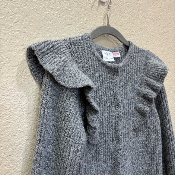 Zara Girls Knit Sweater Grey w/ Ruffle Size 3-4 Years Old Money - Picture 2 of 6